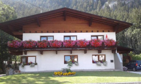 Отель Ferienwohnungen Rauth, Лёйташ